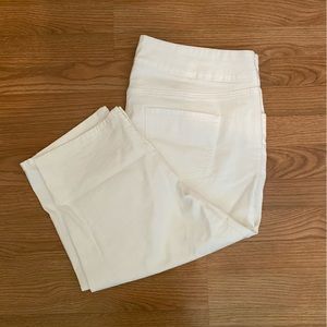 Croft & Barrow White Pull-on Capris like new 16W